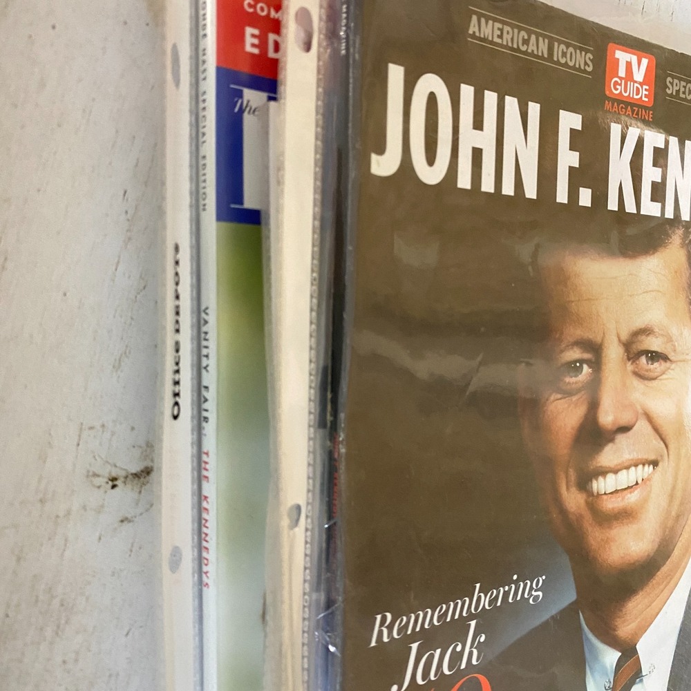 JFK MAGAZINES: Kennedy Magazine Lot of 4 - Picture 11 of 11